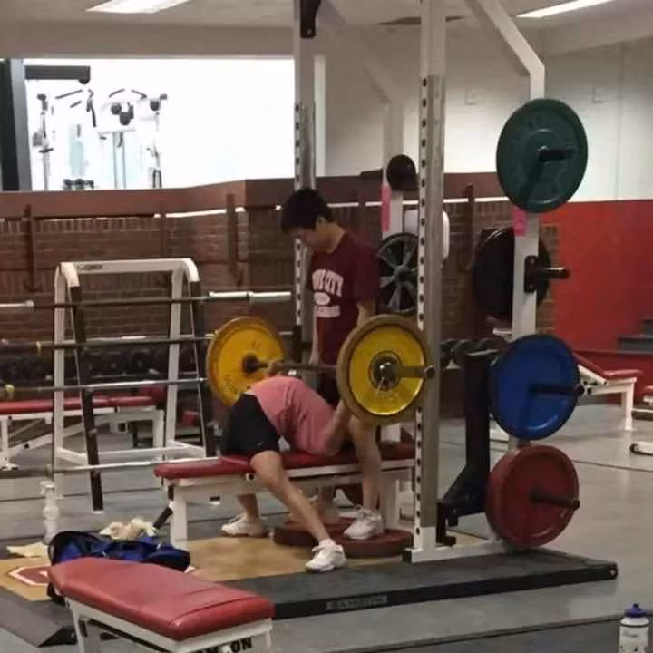Bảo sao dân mạng suốt ngày than vãn "cột sống" không bao giờ ổn mỗi lần đi tập gym về.