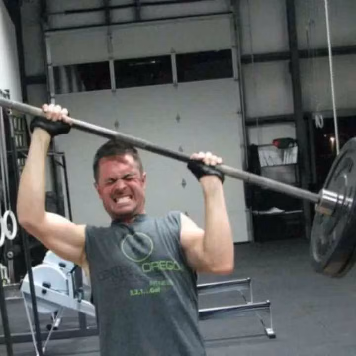 Cái kết của việc hay "ra vẻ" khi tập gym.