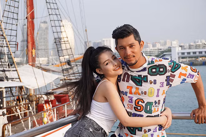 Ngoài những lời khen ngợi về nhan sắc của cả hai, một số khán giả cho rằng Lương Bằng Quang và Ngân 98 xứng đáng nhận được "10 điểm thanh lịch".