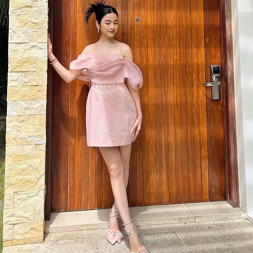 Trong mắt người hâm mộ, Chu Thanh Huyền được nhận xét có ngoại hình xinh đẹp, khả ái. Cô nàng sở hữu vóc dáng đẹp, phong cách thời trang ấn tượng.