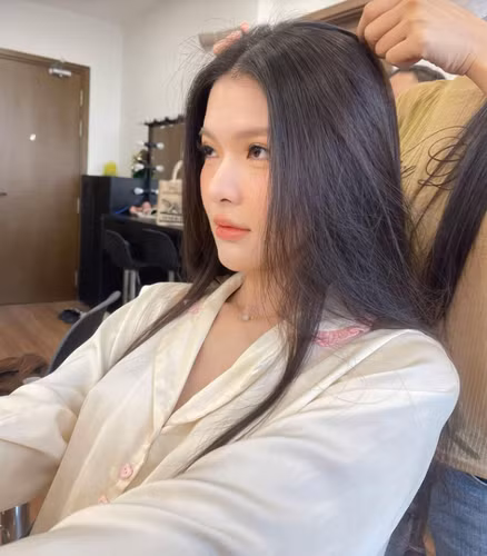 Hiện tại, clip nêu trêu đã thu về hơn 2,1 triệu lượt xem, hàng nghìn bình luận tranh cãi. Các cụm từ khóa như "Cao Minh Hy MGI", "Cao Minh Hy nói tiếng Anh" cũng đang lọt top tìm kiếm trên TikTok.