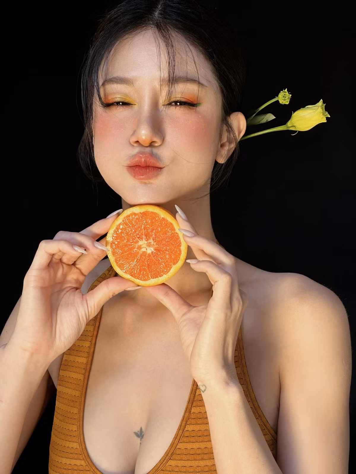 Sau hành trình giảm mỡ bụng thành công, hot girl Quảng Ninh này chăm khoe vóc dáng lên MXH.