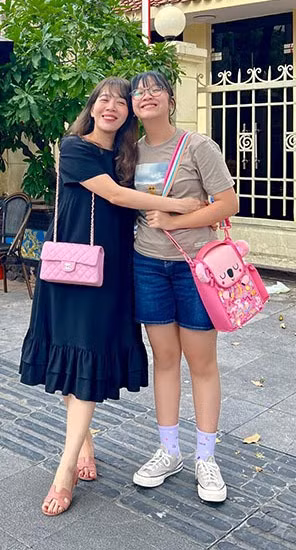Dù mới 11 tuổi nhưng con gái MC Diệp Chi đã gây ấn tượng với chiều cao khủng và nhan sắc xinh đẹp khiến ai cũng ngưỡng mộ.