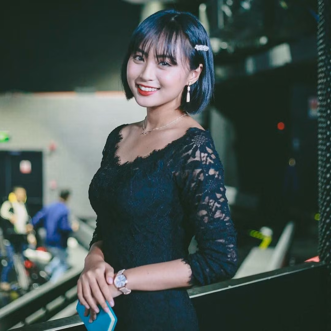 Vì bị bủa vây bởi những lời nhận xét không thiện cảm mà nữ MC minh Nghi gặp phải áp lực, stress nên cô đưa ra quyết định nghỉ việc.