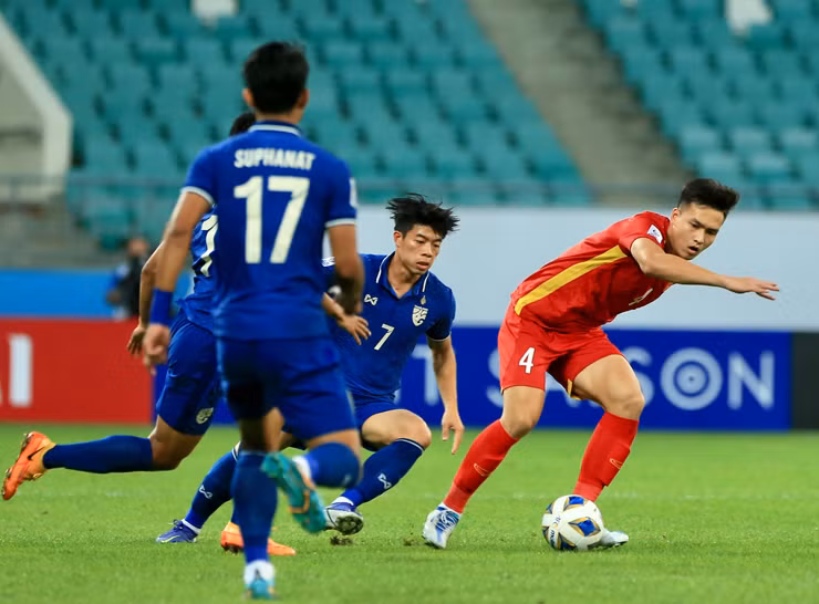 Có được bàn thắng dẫn trước các cầu thủ U23 Việt Nam là người nắm thế chủ động buộc đối thủ là U23 Thái Lan phải chống đỡ vất vả.
