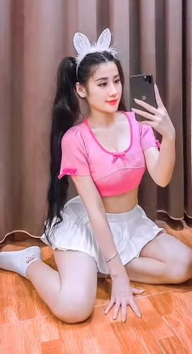 Những lúc không khoác trên mình bộ quân phục, gái xinh Hà Tĩnh lựa chọn style khoẻ khoắn, trẻ trung để tôn được vẻ đẹp hình thể.