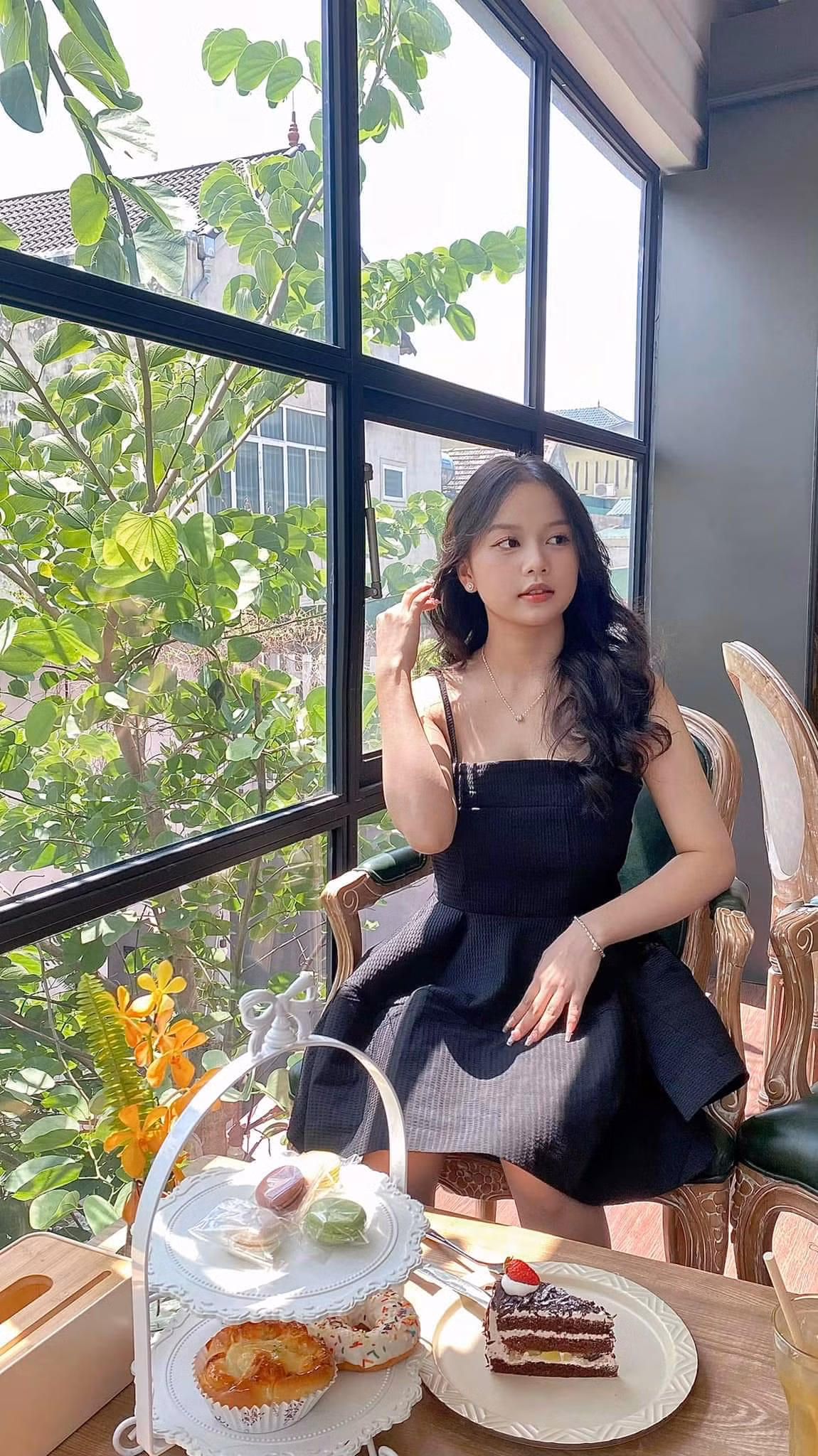 Ngay từ khi học cấp 3 tại trường THPT Cửa Lò, Thu Trang tịch cực tham gia các CLB.