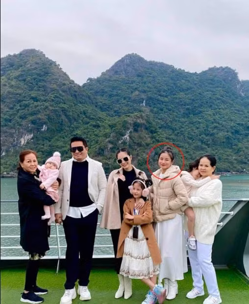 Đoàn Di Băng có 3 cô con gái nhỏ, cô chi hàng trăm triệu mỗi tháng để trả lương cho 3 "bà vú", mỗi người chăm sóc một bé.