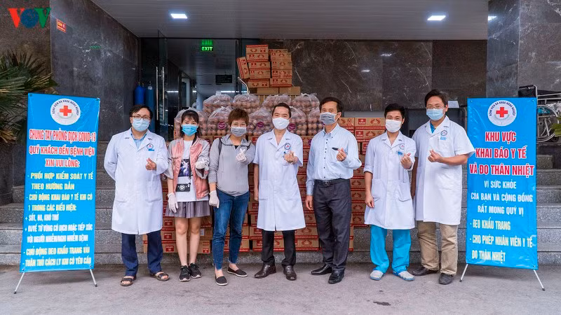 “ATM mi tom” cua bac si va tinh nguyen vien tang cho nguoi ngheo-Hinh-8