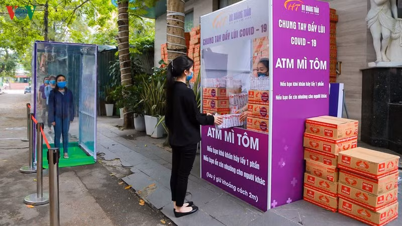 “ATM mi tom” cua bac si va tinh nguyen vien tang cho nguoi ngheo-Hinh-10
