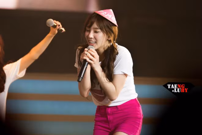 Một hình ảnh rất lâu của Taeyeon trong chiếc nón lá nhưng làm fan còn nhớ mãi.