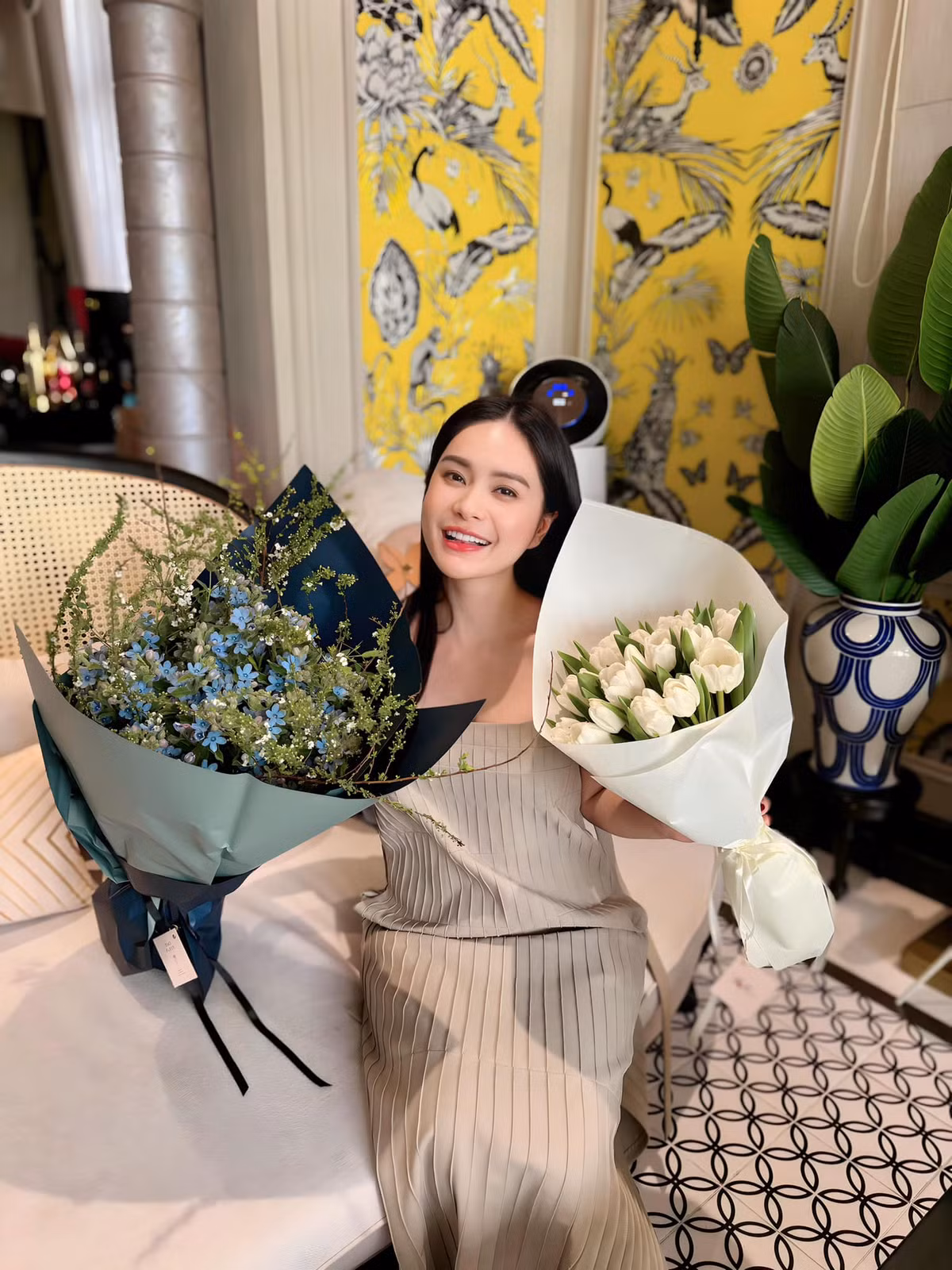 Được biết, vợ chồng Đoàn Di Băng chi 185 tỷ đồng để mua một căn biệt thự trong khu nhà này và từng gây xôn xao khi thuê NTK Thái Công thiết kế nhà mới với giá 7,5 tỷ đồng.