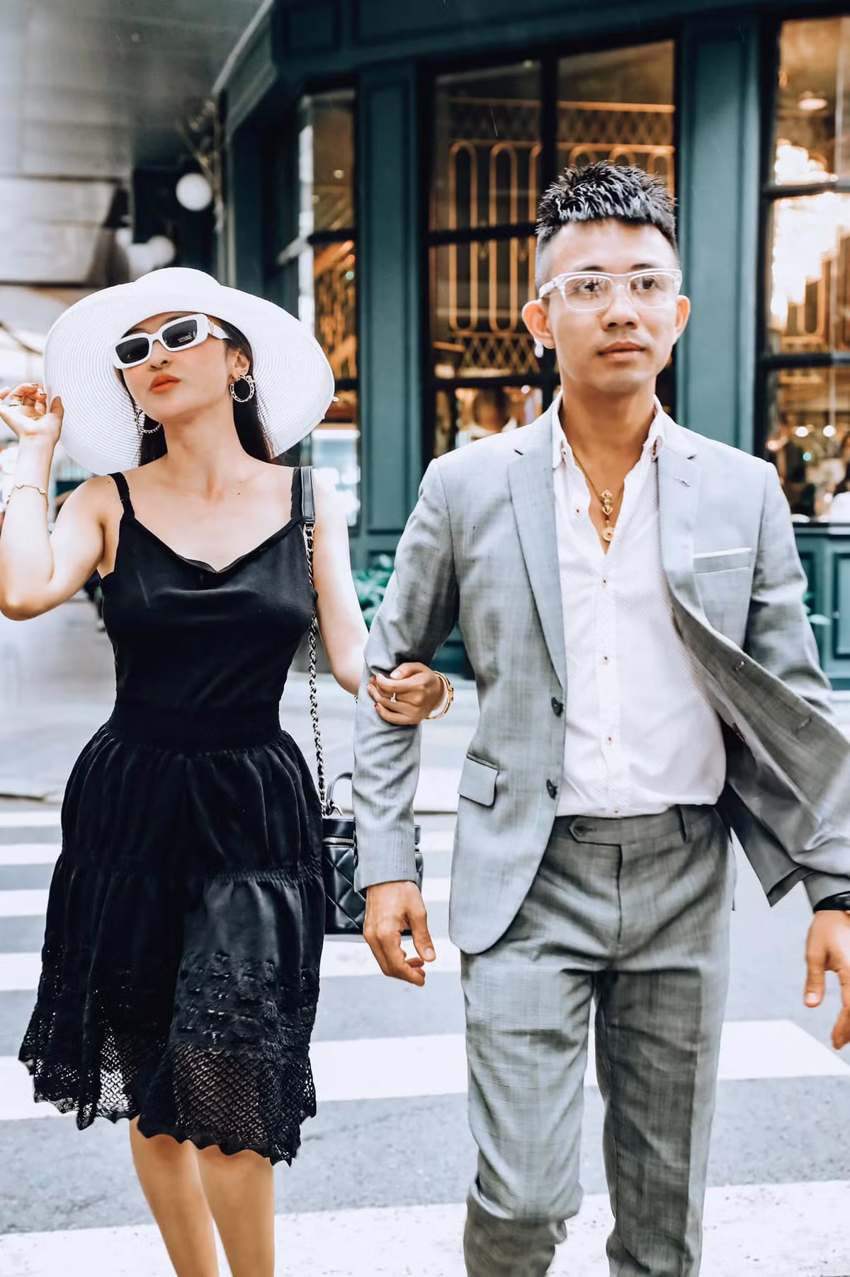 Phản ứng của Mina cho thấy "vợ hai" của vị đại gia khá bình thản trước lùm xùm đang diễn ra.