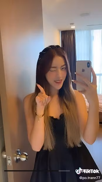 Nàng hot girl TikTok cũng chia sẻ đây là: "Another version" (tạm dịch: Phiên bản khác) của clip "Trứng rán cần mỡ, bắp cần bơ" đã viral trước đó.