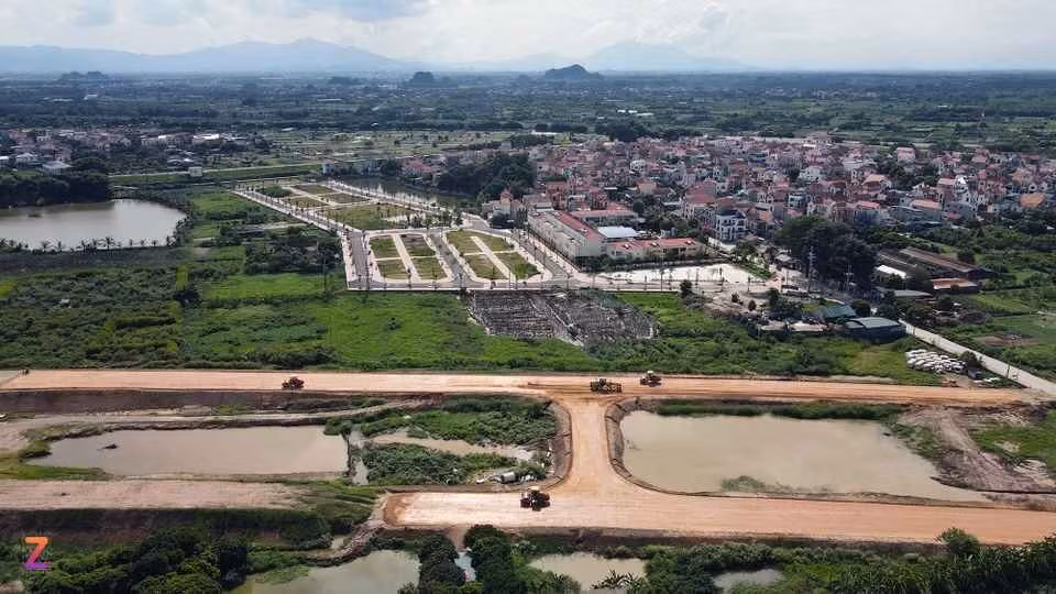 Dự án đường Vành đai 4 vùng Thủ đô đang thành hình ngay sát khu đất đấu giá được coi là một trong những lý do khiến giá đất tăng chóng mặt.