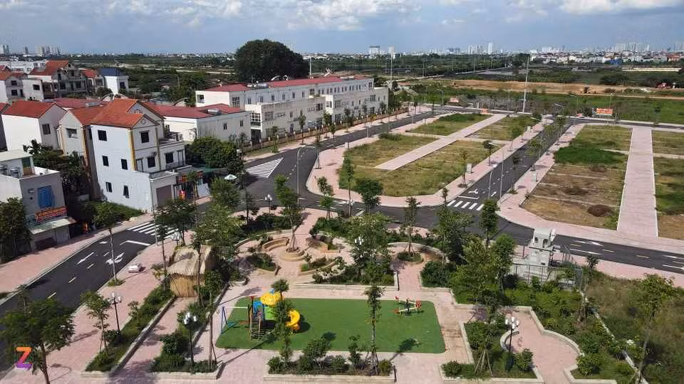 Theo Trung tâm phát triển quỹ đất huyện Hoài Đức, phiên đấu giá đất kéo dài hơn 19 giờ, từ khoảng 9h ngày 19/8 đến 4h30 sáng 20/8 mới ngã ngũ. Sau 9 vòng đấu giá, kết quả giá trúng cao nhất lên tới 133,3 triệu đồng/m2. Trong khi giá trúng thấp nhất cũng lên tới 91,3 triệu đồng/m2.