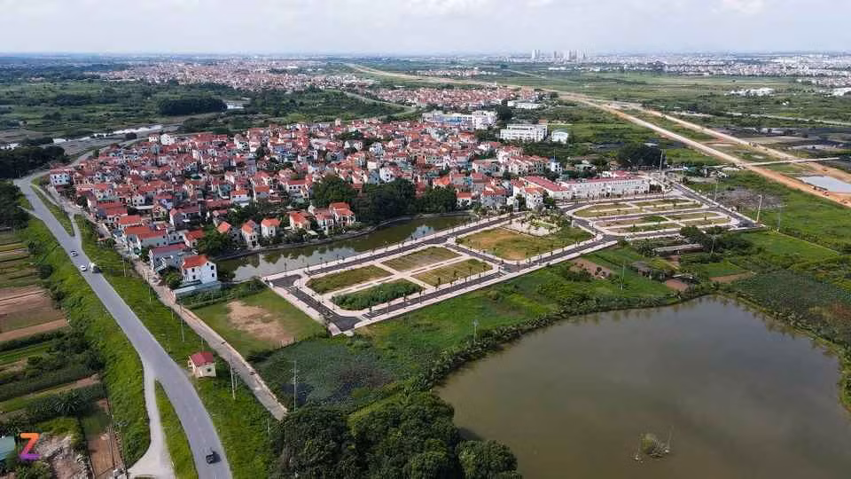 Mới đây, một phiên đấu giá quyền sử dụng đất tại huyện Hoài Đức (Hà Nội) phải mất tới 19 giờ mới hoàn thành. Giá trúng cao nhất lên đến 133,3 triệu đồng/m2, cao hơn 18 lần mức khởi điểm.