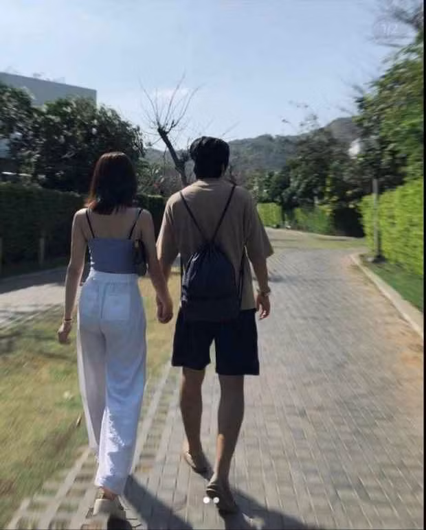 JVevermind thậm chí còn không cập nhật quá nhiều về cuộc sống đời thường do vậy việc đăng hình cùng người yêu khiến netizen bày tỏ sự bất ngờ.