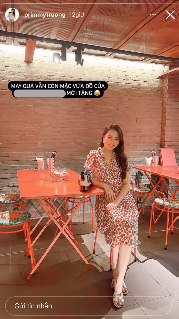 Vẫn lối trang điểm nhẹ nhàng, nữ tính như trước đây nhưng bây giờ trông Primmy Trương xinh đẹp, đằm thắm hơn hẳn.