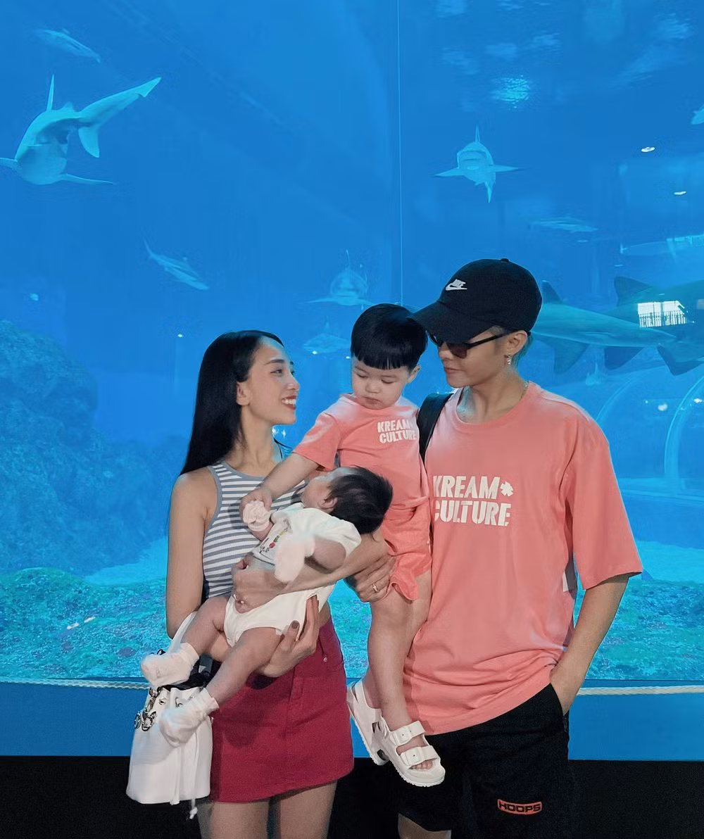 Tuy nhiên, được chồng thương yêu và cưng chiều hết mực, Joyce Phạm cũng dần vượt qua và cùng ông xã Tâm Nguyễn vun vén cho hạnh phúc gia đình nhỏ.