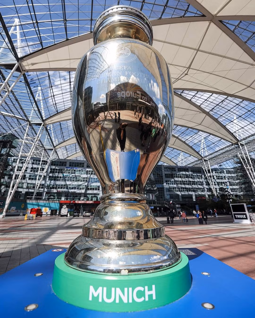 Le khai mac EURO 2024 ngan gon, vinh danh huyen thoai Franz Beckenbauer