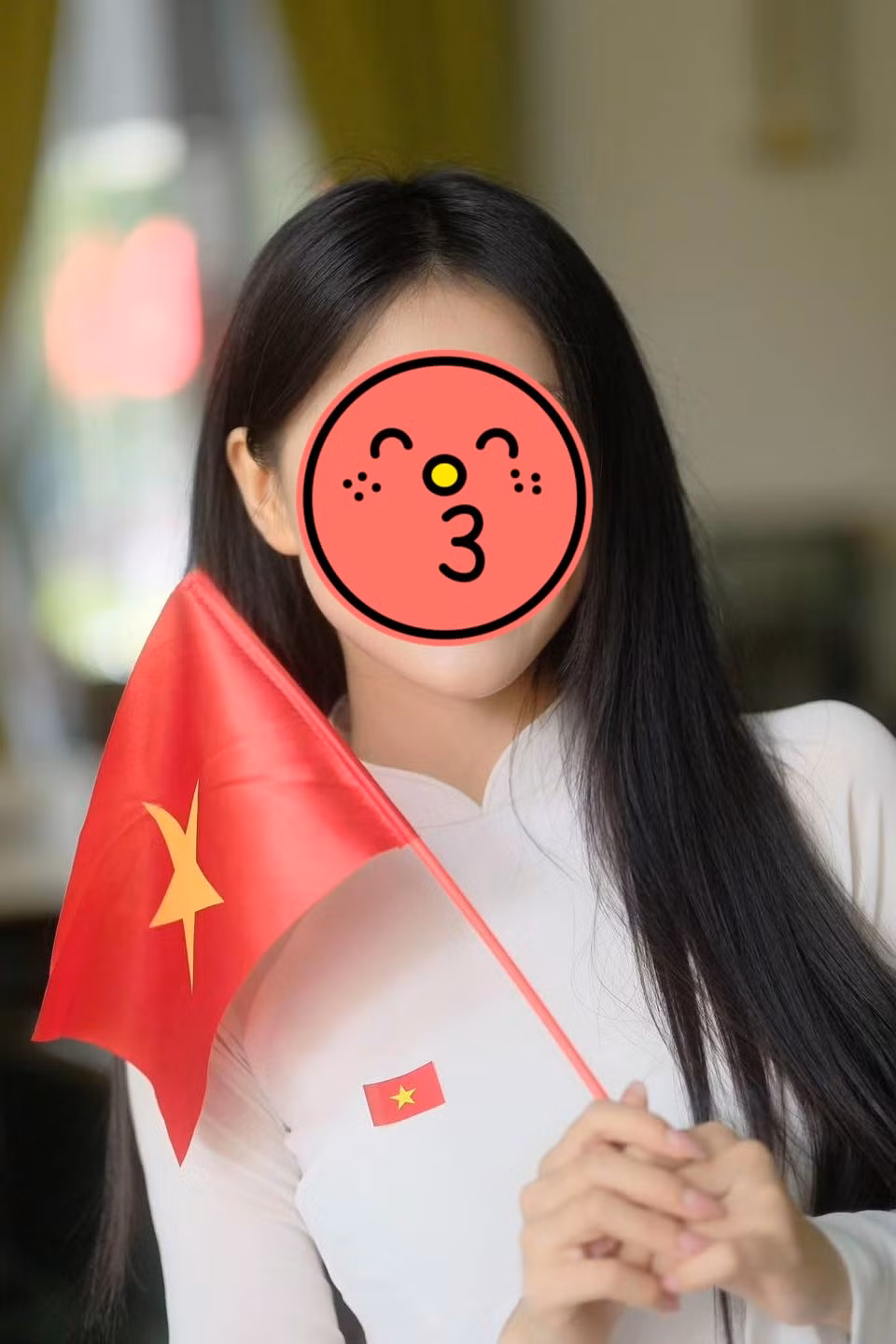 Bên cạnh đó, nàng hot girl cũng có vóc dáng nóng bỏng, quyến rũ với body đẹp, vòng nào ra vòng đó.