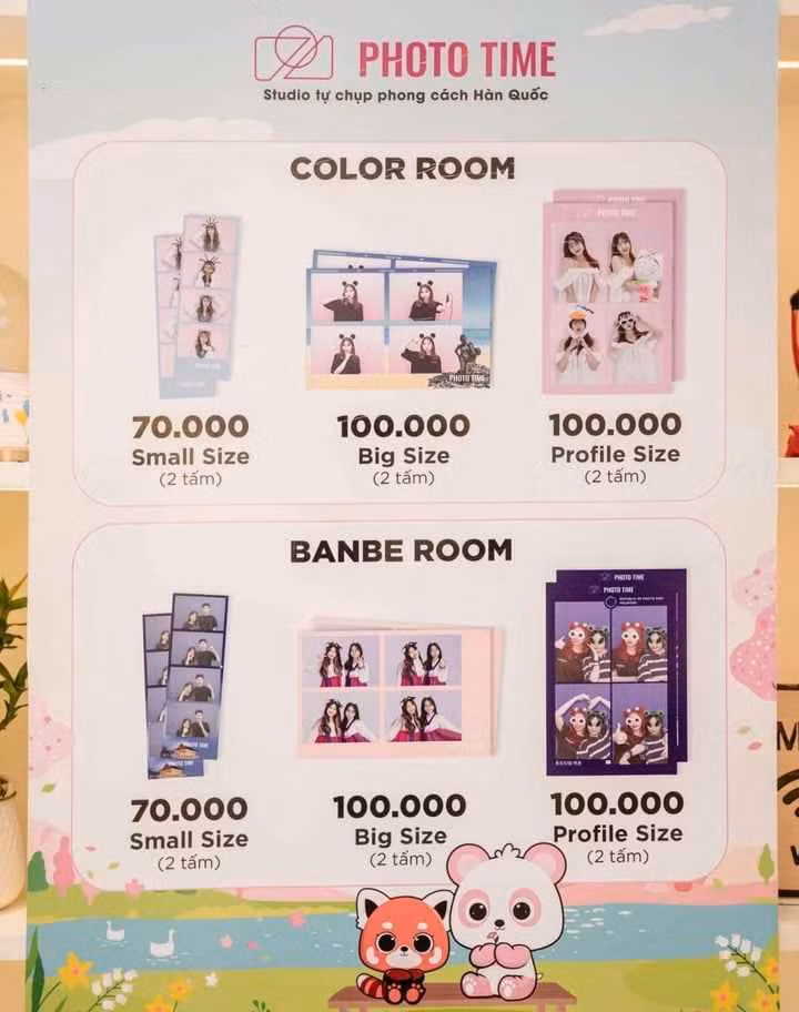 Thao tác chụp ảnh photobooth đơn giản, được hướng dẫn chi tiết. Người chụp chỉ cần bỏ tiền vào vào máy, chọn khung hình, số lượng ảnh rồi tạo dáng là có ngay những bức hình xinh xắn.