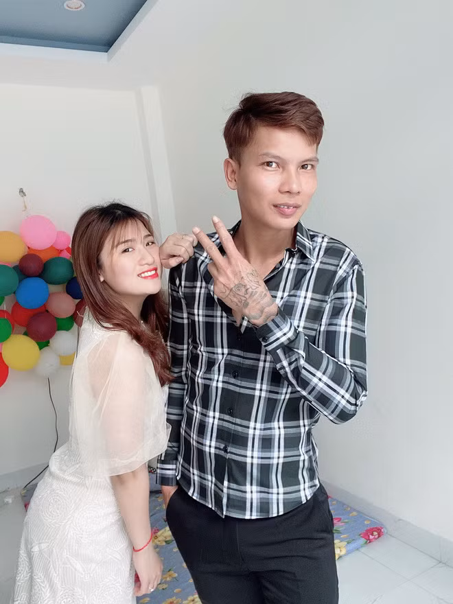 Kim Thủy cũng chia sẻ rất nhiều hình ảnh đi du lịch, đi chơi cùng "nửa kia".