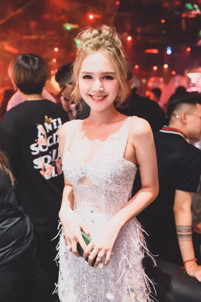 Sau khi lập gia đình, Xoài Non nhiều lần đáp trả khi bị nói sống dựa vào chồng.