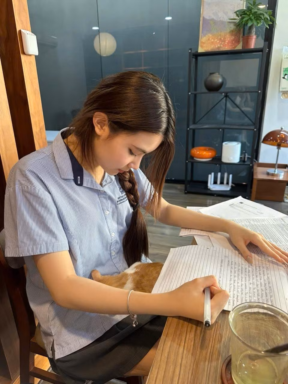Nhờ khả năng ngôn ngữ linh hoạt cùng tư duy nhanh nhạy, ái nữ út nhà Quyền Linh luôn tạo được ấn tượng mạnh mẽ với những người xung quanh.
