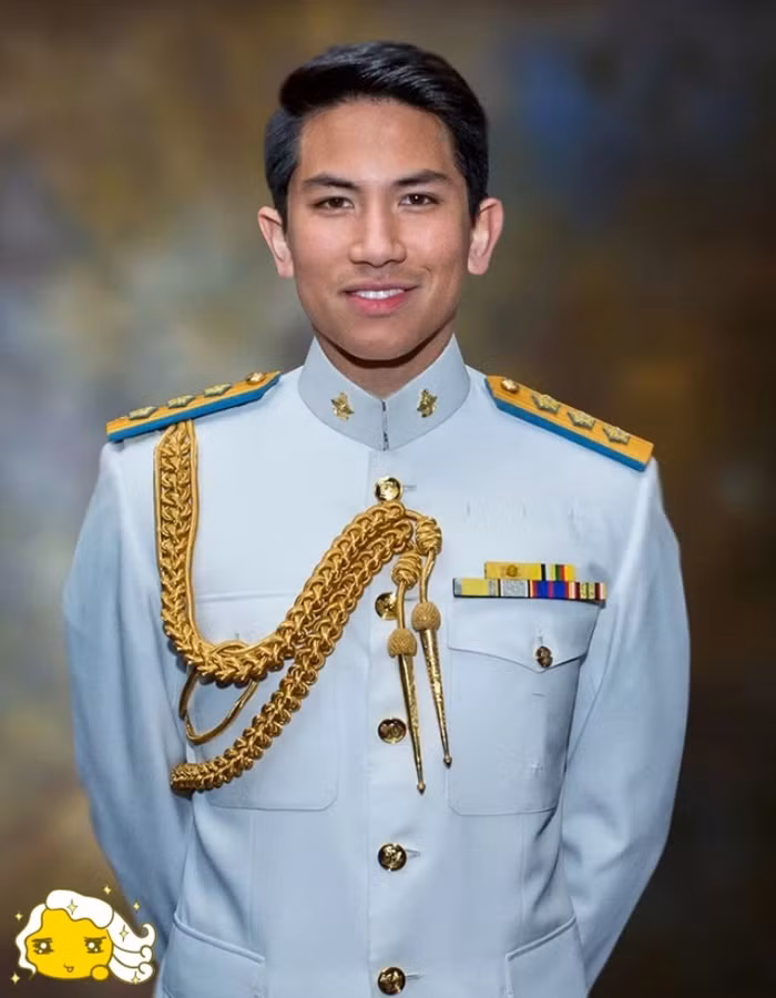 Hoàng tử Abdul Mateen - người con thứ 10 của Quốc vương Brunei - Haji Hassanal Bolkiah, được cho là người kế thừa gia sản khổng lồ từ vua cha. Anh là khuôn mẫu của hoàng tử bước ra từ cổ tích khi sở hữu vẻ điển trai, giàu có, và tài giỏi trong nhiều lĩnh vực.