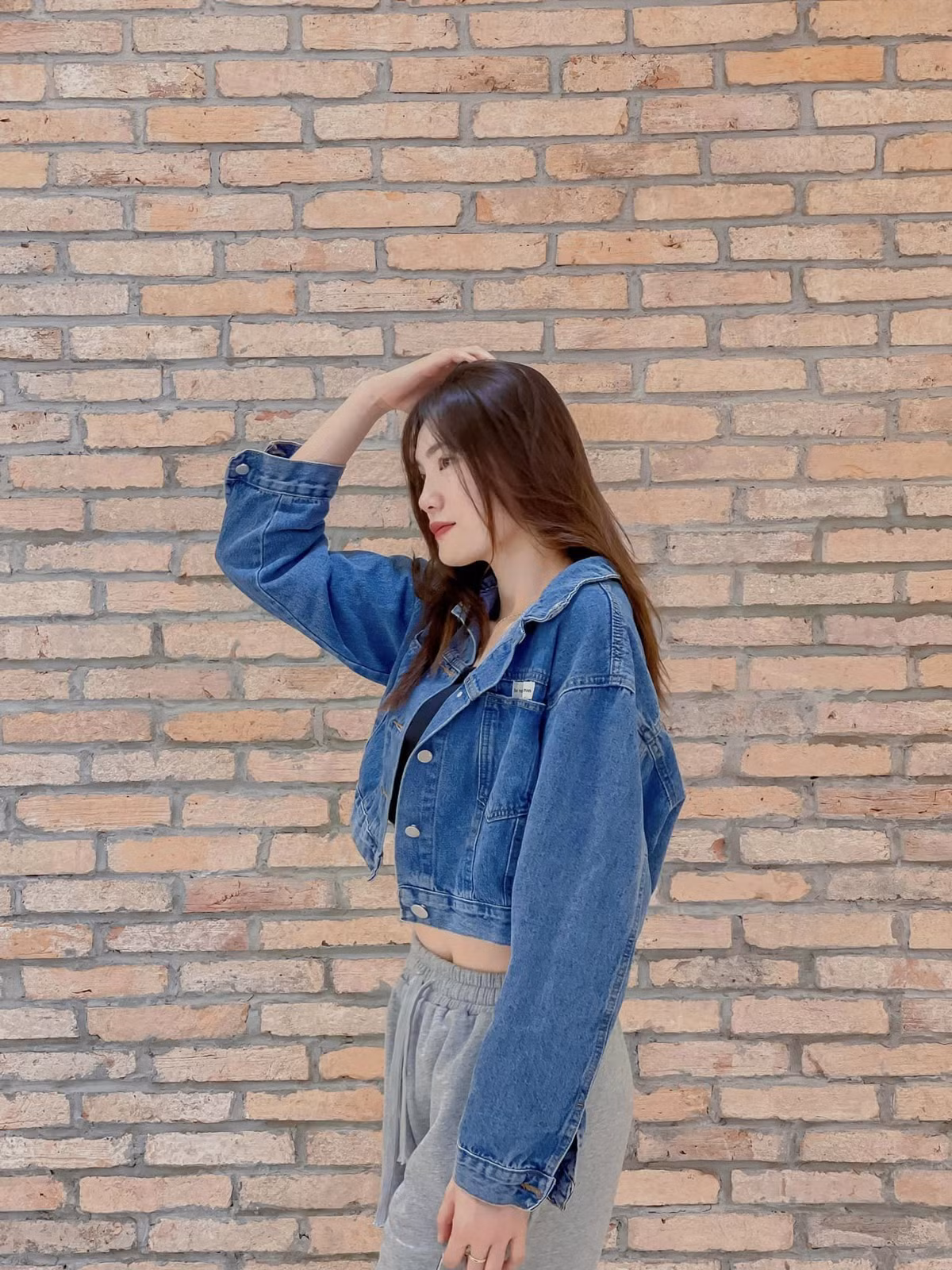 Yến Nhi từng được thử sức tại giải bóng chuyền vô địch quốc gia khi được đội bóng chuyền nữ Hà Nội cho nữ Ninh Bình mượn quân thi đấu.