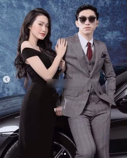 Đoàn Văn Hậu và Doãn Hải My hẹn hò bí mật với Doãn Hải My suốt 2 năm liền. Hậu công khai, cặp đôi này luôn khiến dân tình phát ghen với những hình ảnh tình tứ, ngọt ngào.