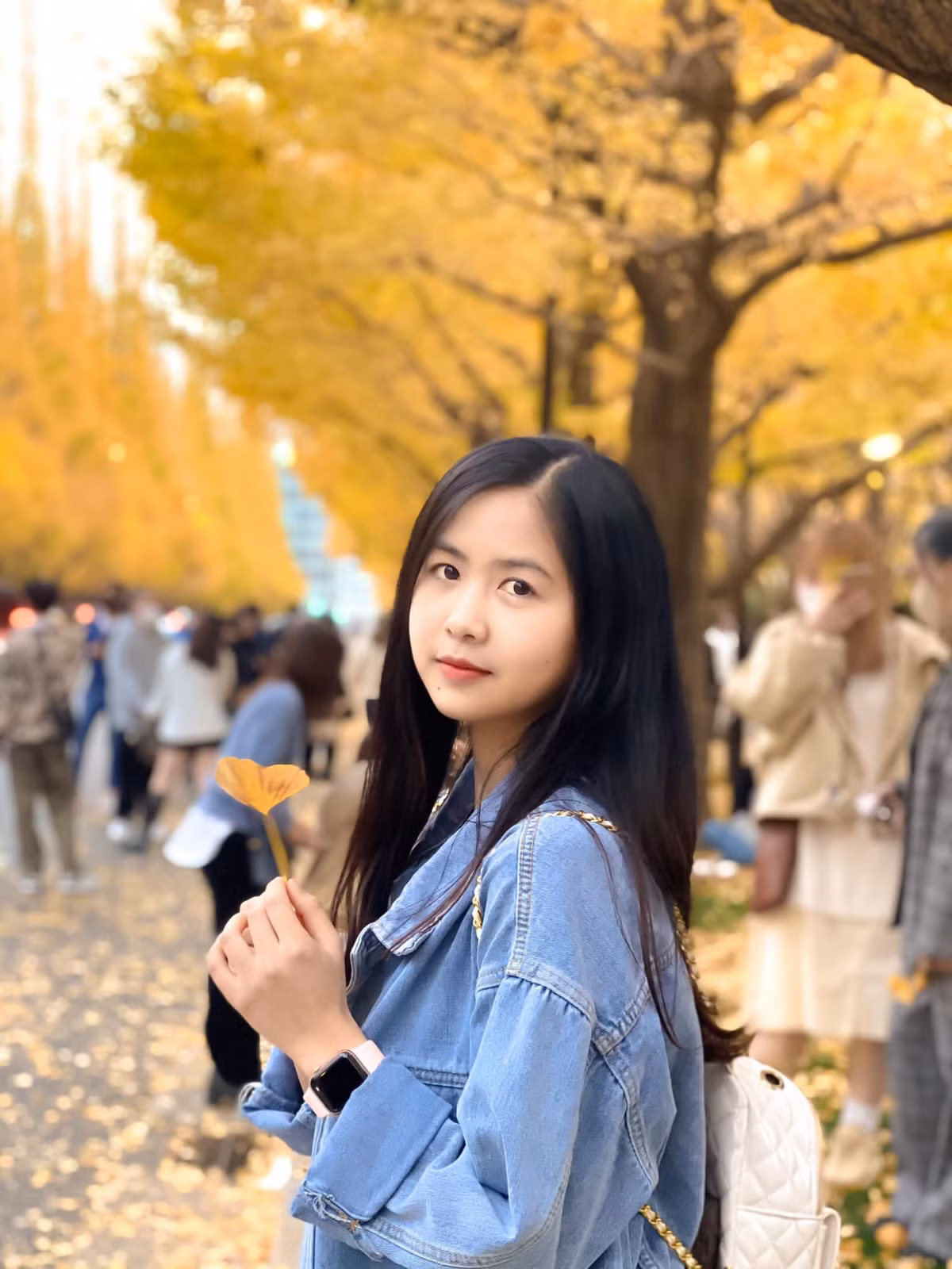 Năm 2019, Thanh Thư sang Nhật du học và làm việc. Cô cũng thay đổi nhan sắc, trở nên ngày càng xinh đẹp hơn.