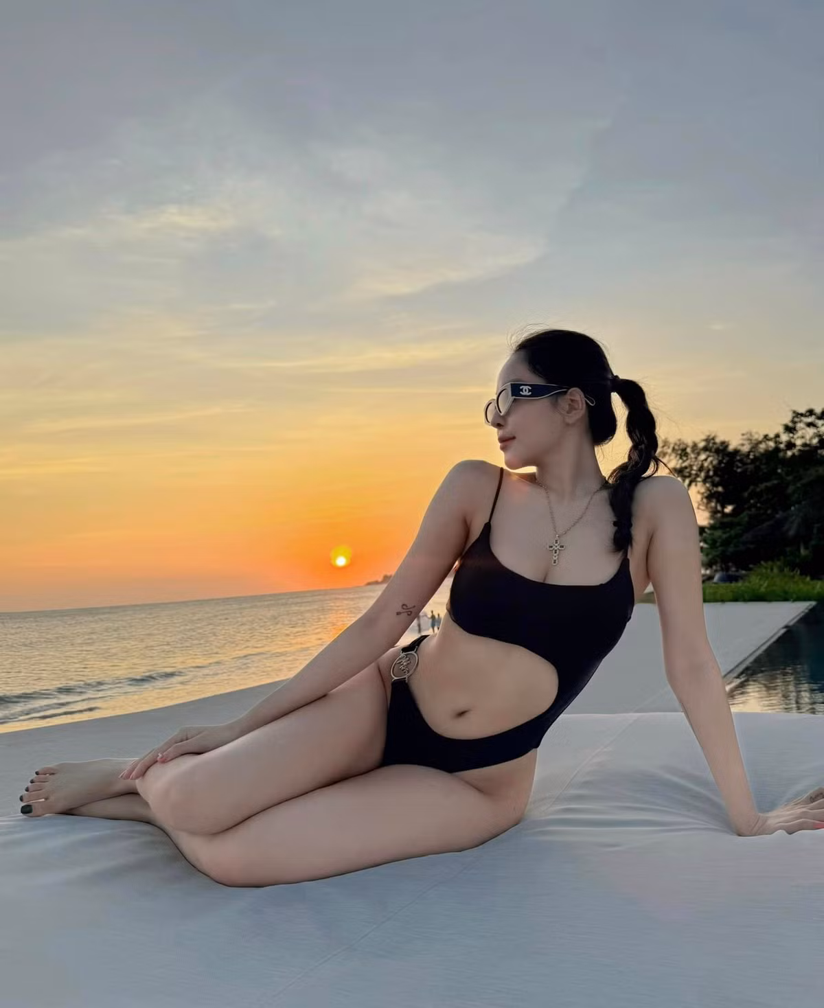 Dưới phần bình luận, netizen đều để lại bình luận khen vóc dáng và sự tươi trẻ của hot girl World Cup này.
