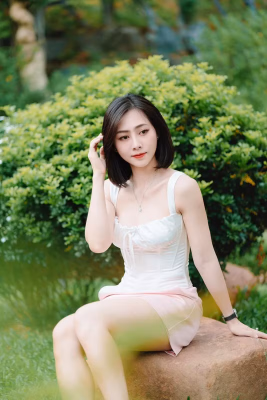 Bà mẹ 2 con được khen ngợi trẻ trung như cô gái tuổi đôi mươi dù ở bất cứ khoảnh khắc nào mà cô chia sẻ lên MXH.