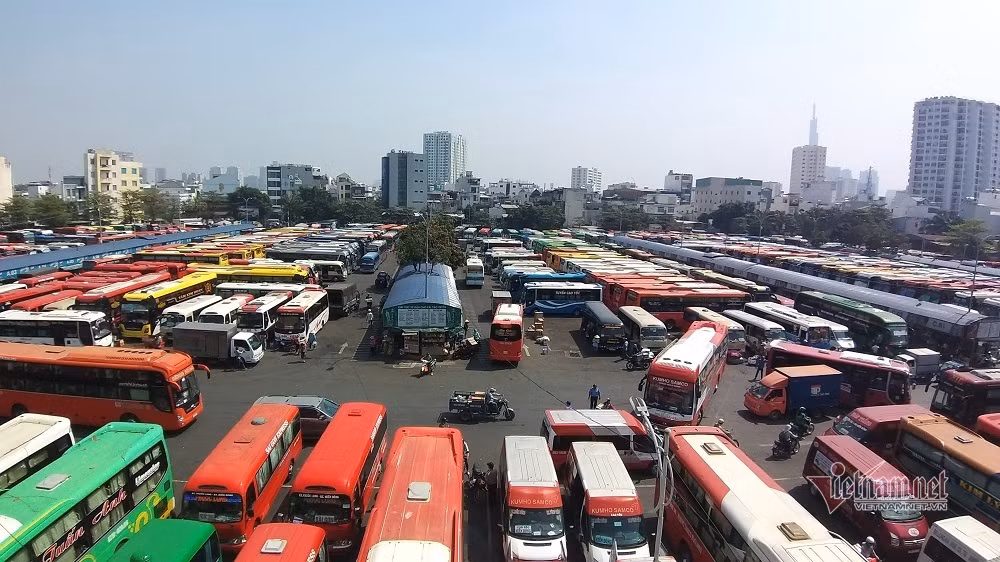 Hàng nghìn phương tiện đã đươc huy động, xếp hàng ngay ngắn bên trong bến xe chờ đón khách