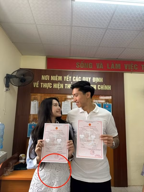 Thậm chí, khách mời dự đám cưới cũng khẳng định cặp đôi Văn Hậu và Hải My có tin vui khi nghe đại diện gia đình phát biểu chúc cô dâu chú rể sớm sinh em bé.