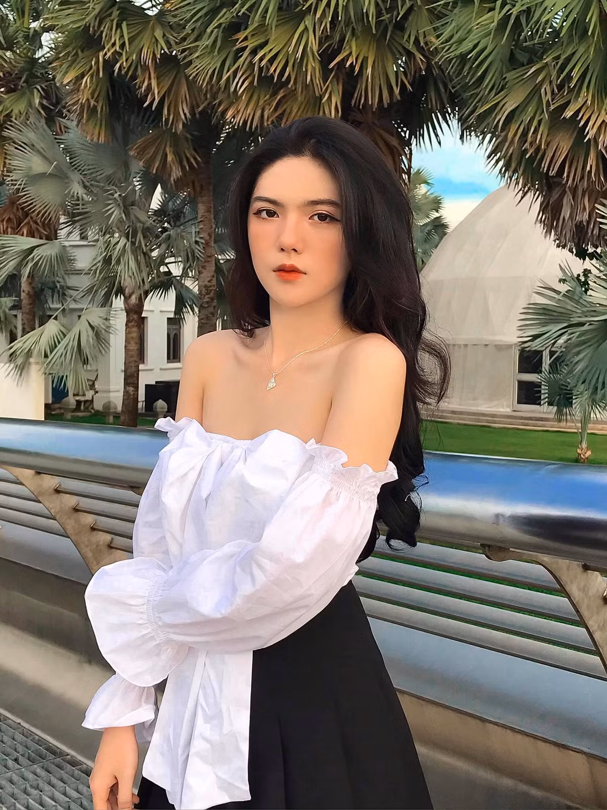 MXH Instagram dần dần trở thành vùng đất của các hot girl khi loạt gái xinh xuất hiện ngày một nhiều. Điển hình mới nhất như cô nàng Nguyễn Hồng Khanh sinh năm 2003 đến từ TP HCM.