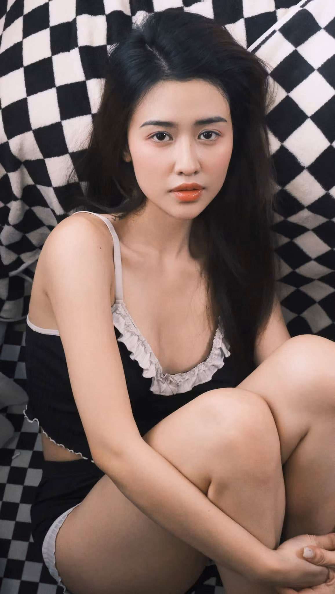 Nhan sắc của Quyên Qui trên sóng truyền hình cũng khiến nhiều người ngây ngất.