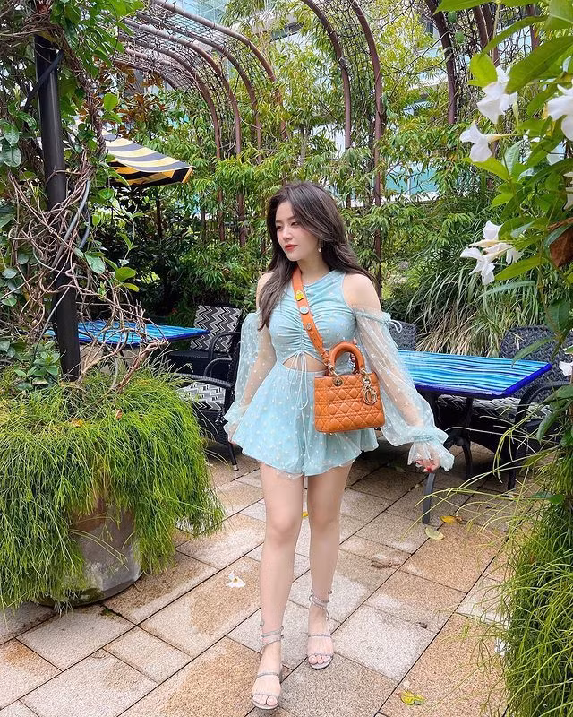Dù đã 33 tuổi nhưng Ông Thoại Liên vẫn sở hữu bề ngoài vô cùng trẻ trung, đáng yêu.