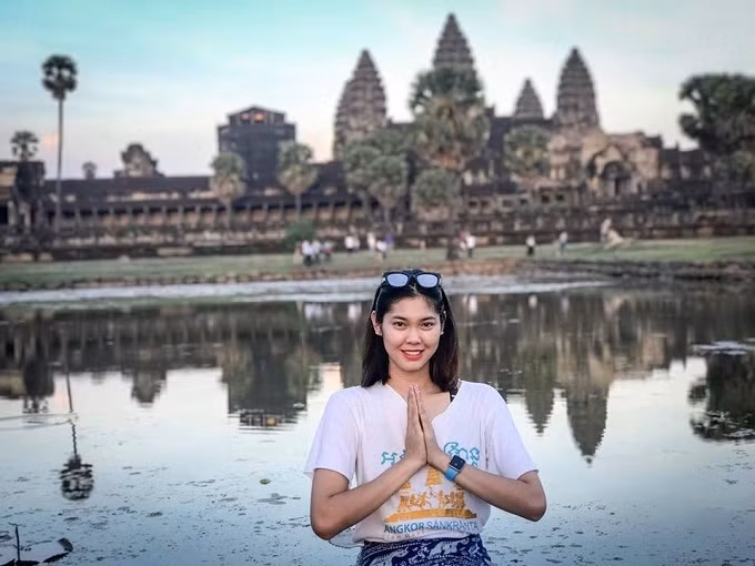 Võ sĩ 27 tuổi khoe vóc dáng bốc lửa khi đã là mẹ một con. Sorn Seavmey đã kết hôn và có một cô con gái gần 4 tuổi.