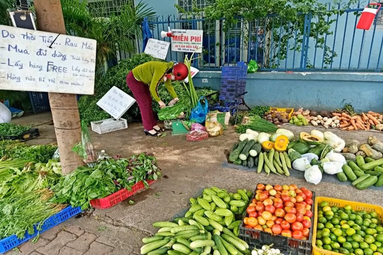 Có lẽ đây cũng chính là lý do giúp cho "người đàn ông kì lạ" Minh Râu trở nên nổi tiếng và được dân tình yêu thích đến thế.