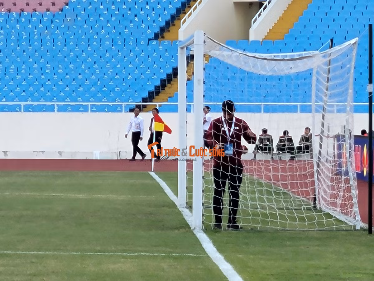 Tuyen Viet Nam danh roi tran hoa dang tiec truoc Iraq-Hinh-10