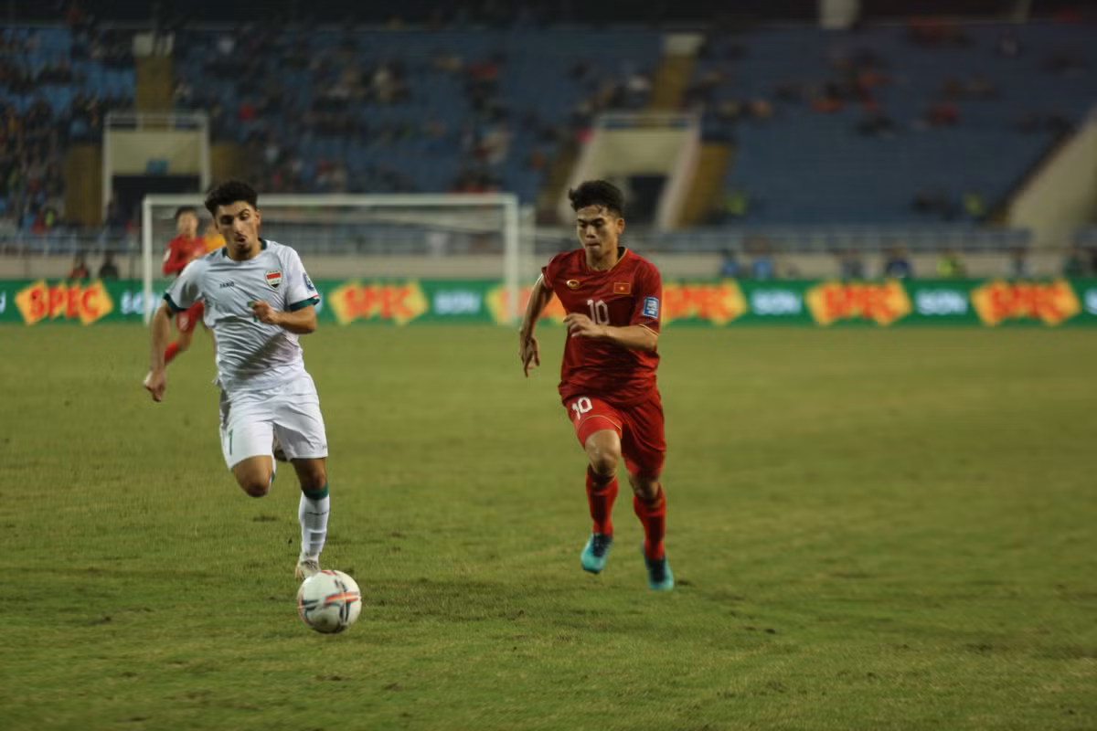 Tuyen Viet Nam danh roi tran hoa dang tiec truoc Iraq-Hinh-2