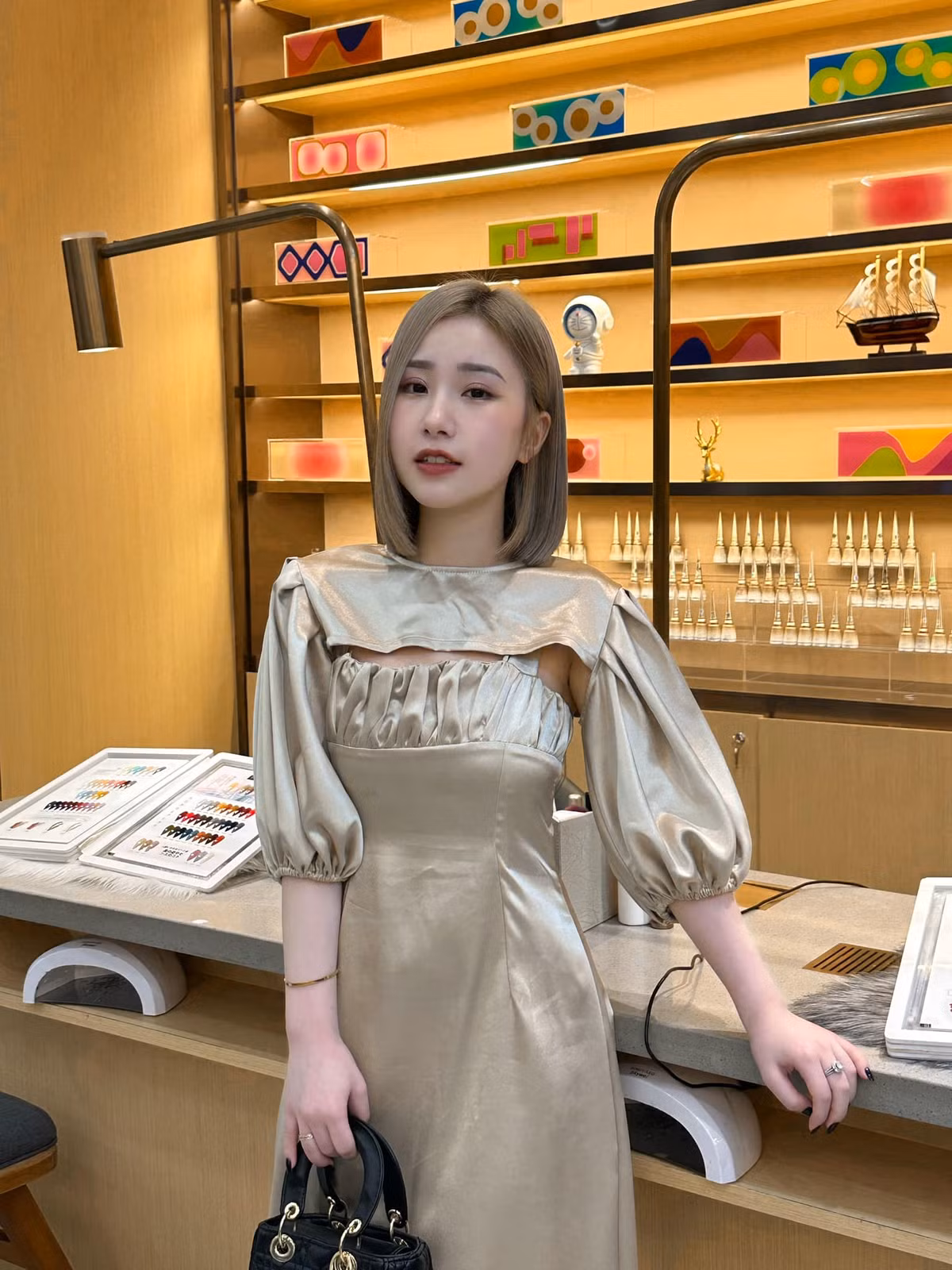 "Được đà lấn tới", Tiểu Hý liên tục sản xuất các clip tập nhảy tương tự trên TikTok. Tuy nhiên, nhiều người nhận định, “vợ quốc dân” đang cố tỏ ra dễ thương, trông gượng gạo và “giả trân” nên cái tên của hot girl này cũng không nhận được nhiều chú ý.