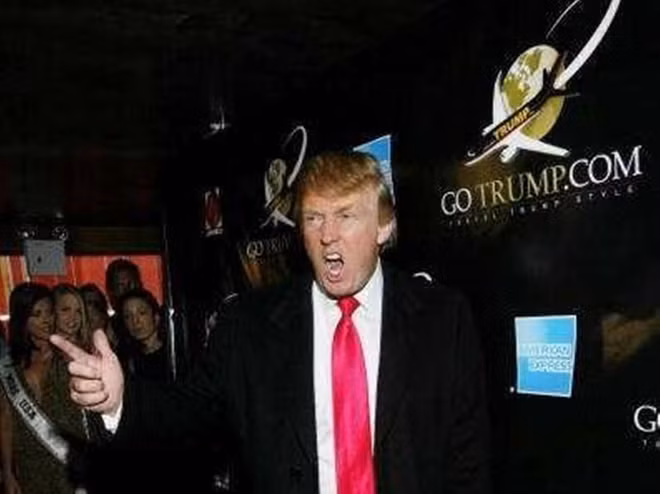 Các thương vụ trong ngành du lịch của ông Trump chưa dừng lại ở thập niên 1990. Nhiều người Mỹ có thể chưa từng nghe tới GoTrump.com, nhưng không lạ gì với trang web tìm kiếm du lịch Travelocity của ông Trump. Chào bán phòng khách sạn và vé máy bay với giá ưu đãi nhưng Travelocity cũng sớm đóng cửa chỉ một năm sau khi ra mắt năm 2006. Ảnh: Getty Images.
