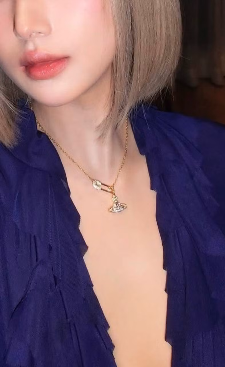 Tín hiệu này khiến fan lo lắng, cho rằng thời gian qua Xoài Non đã chịu những áp lực nặng nề, vượt qua không ít khó khăn.