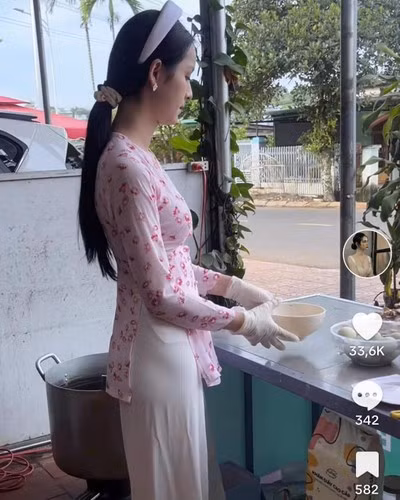 Từ khi về quê bán bún cá, Tường Vi cười cho biết: "Bán bún cá tuy có vất vả chút nhưng tôi thấy rất thoải mái. Ở Sài Gòn lúc nào cũng thơm tho, mịn màng còn bây giờ, lúc nào cũng quanh quẩn trong bếp với rau, cá, nồi nước lèo, lúc nào người cũng đầy mùi cá, than củi, hành ngò".
