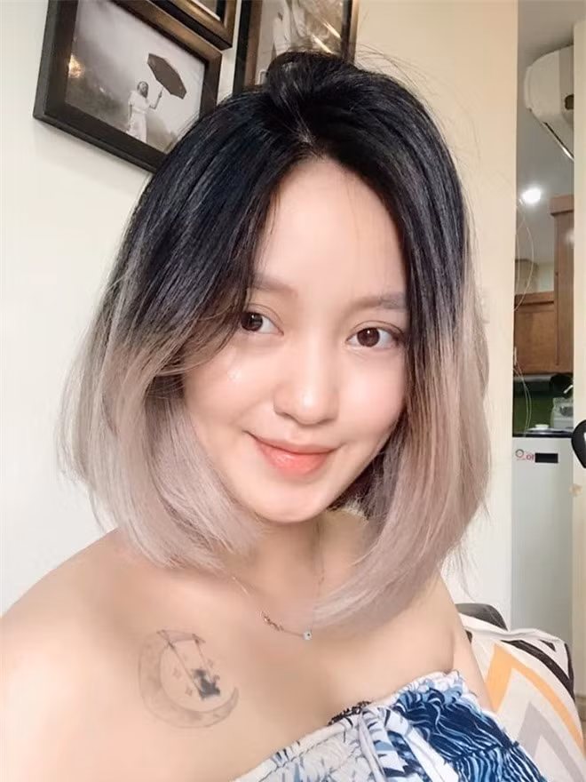 Hot girl Hà thành đã hạ sinh em bé thứ 2 hồi giữa năm 2019 và cùng chồng vun đắp mái ấm nhỏ hạnh phúc.